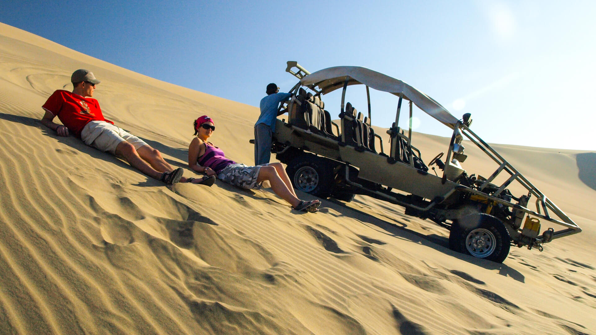 Paseo en Tubulares + Sandboarding en Huacachina